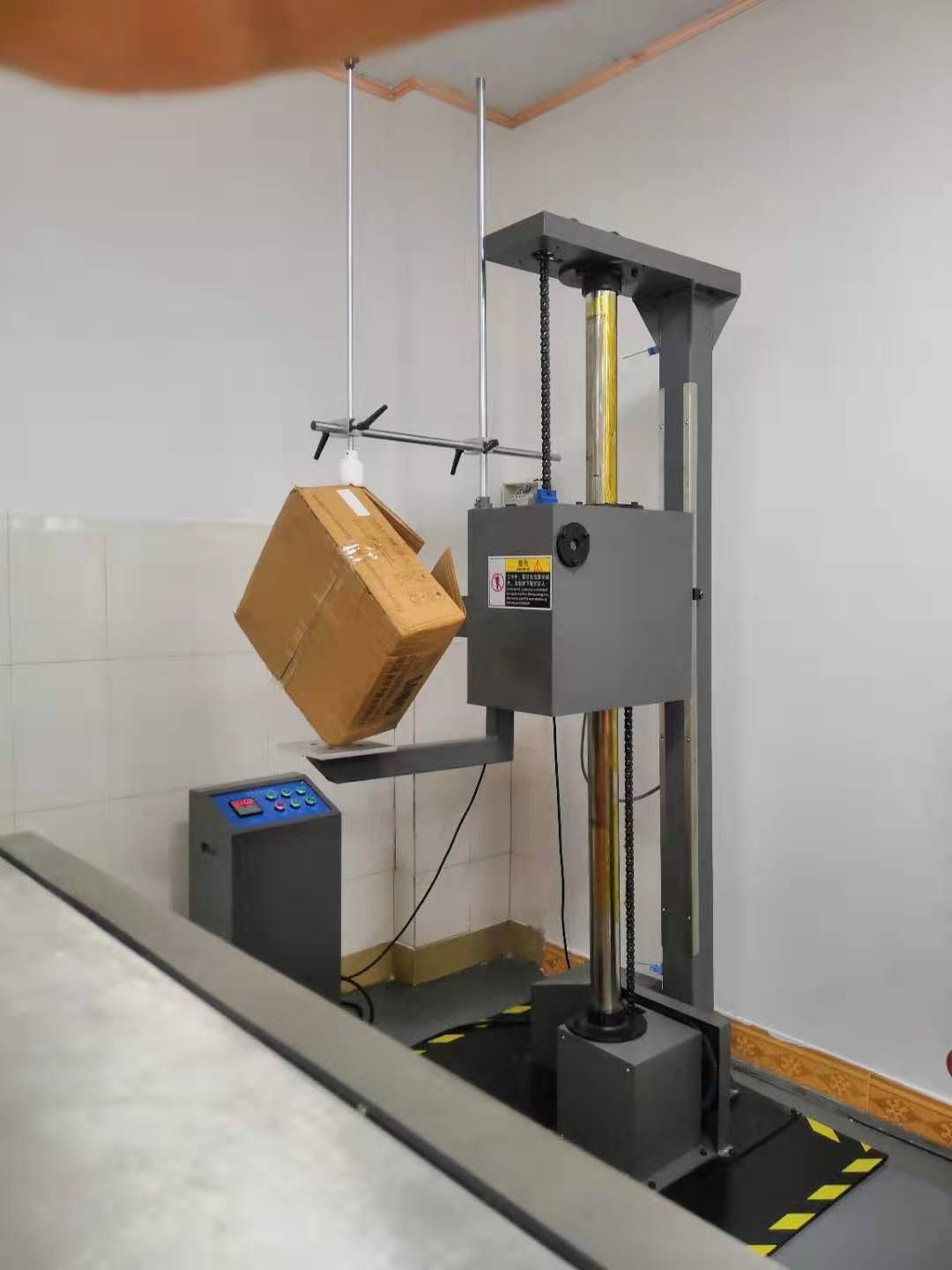 大型包装箱跌落试验机的资料介绍