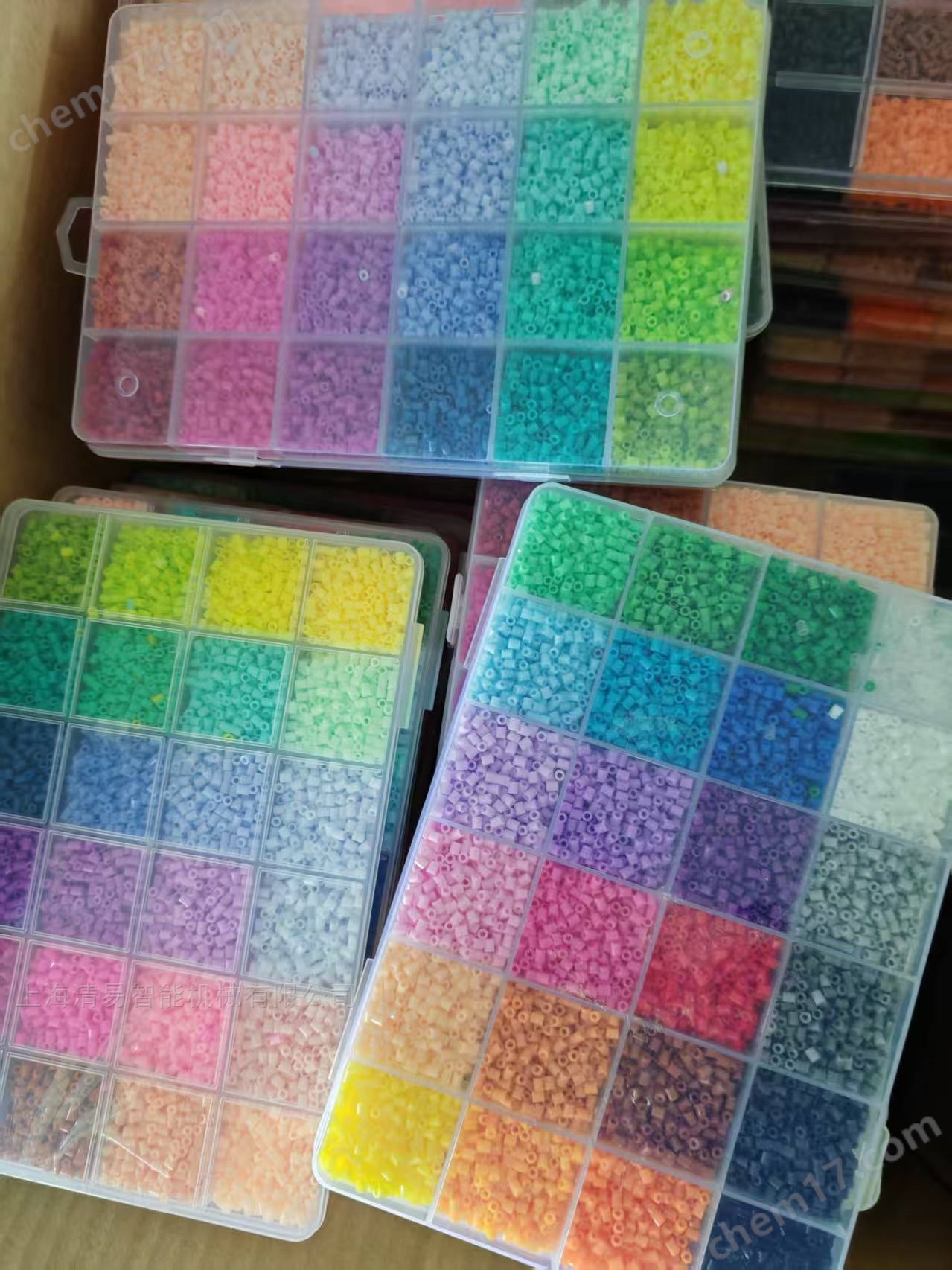 非標(biāo)定制28頭彩色拼豆顆粒盒裝分裝機(jī)