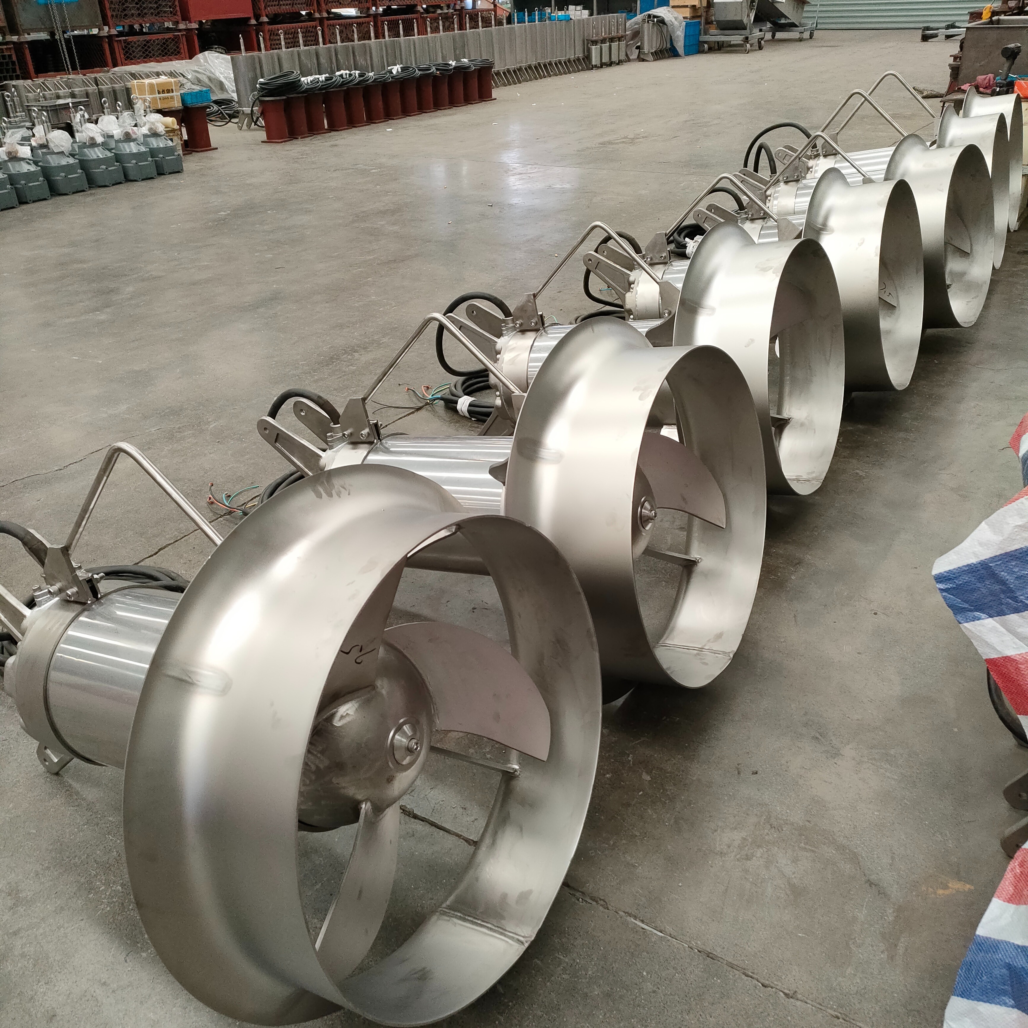 潛水?dāng)嚢铏C操作模式分為手動控制和自動控制