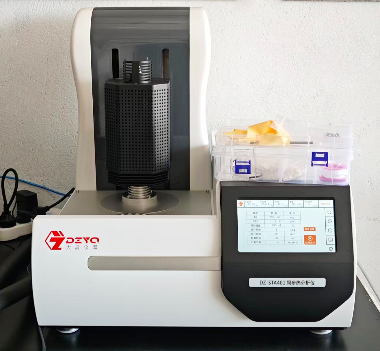 昆明理工大学采购南京大展的新款DZ-STA401同步热分析仪