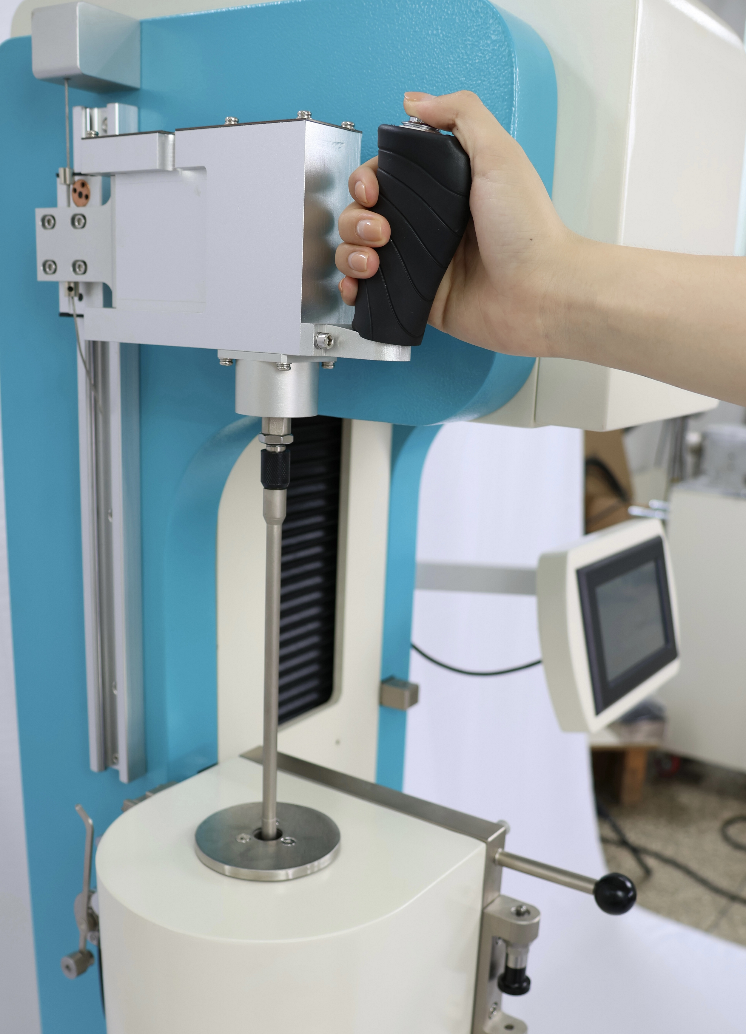 图片6.png 一款可以自动升降、挑选和加载砝码的熔融指数仪