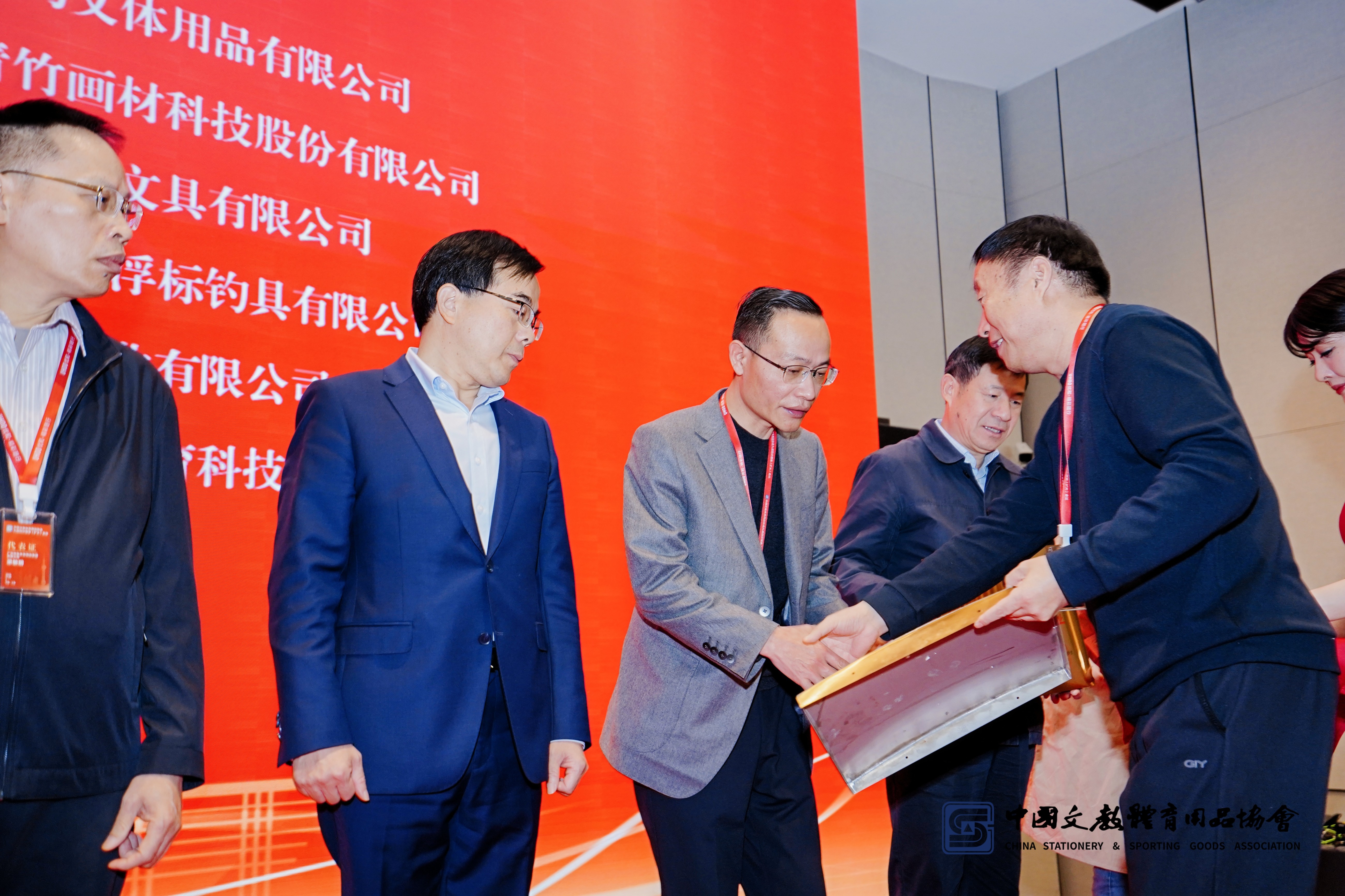 載譽前行！湖北鴻圖儀器受邀出席行業盛會，斬獲科技創新先進企業殊榮！