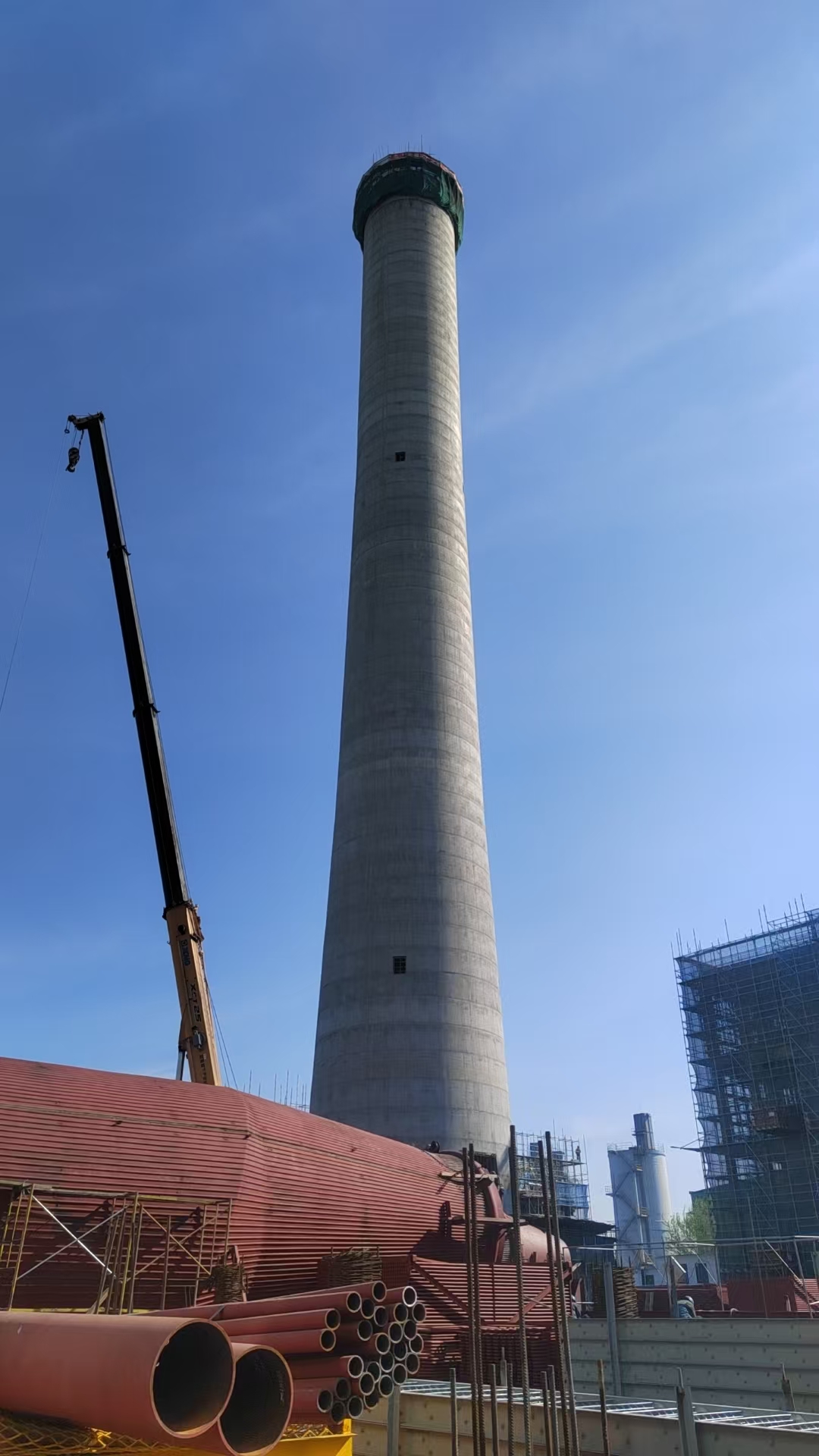 鋼骨擎綠繪錫城 新煙囪煥彩—宏順建設承建無錫能達130米煙囪新建