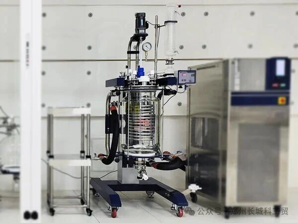 内冷盘管.jpg 玻璃反应釜内冷盘管加持——直面快速放热不慌,锁定温度稳定护航