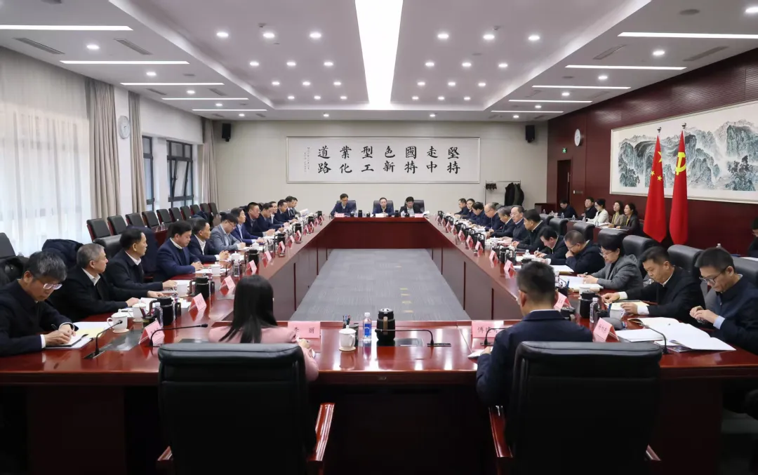 四方光电董事长熊友辉应邀出席工信部第十三次中小企业圆桌会议