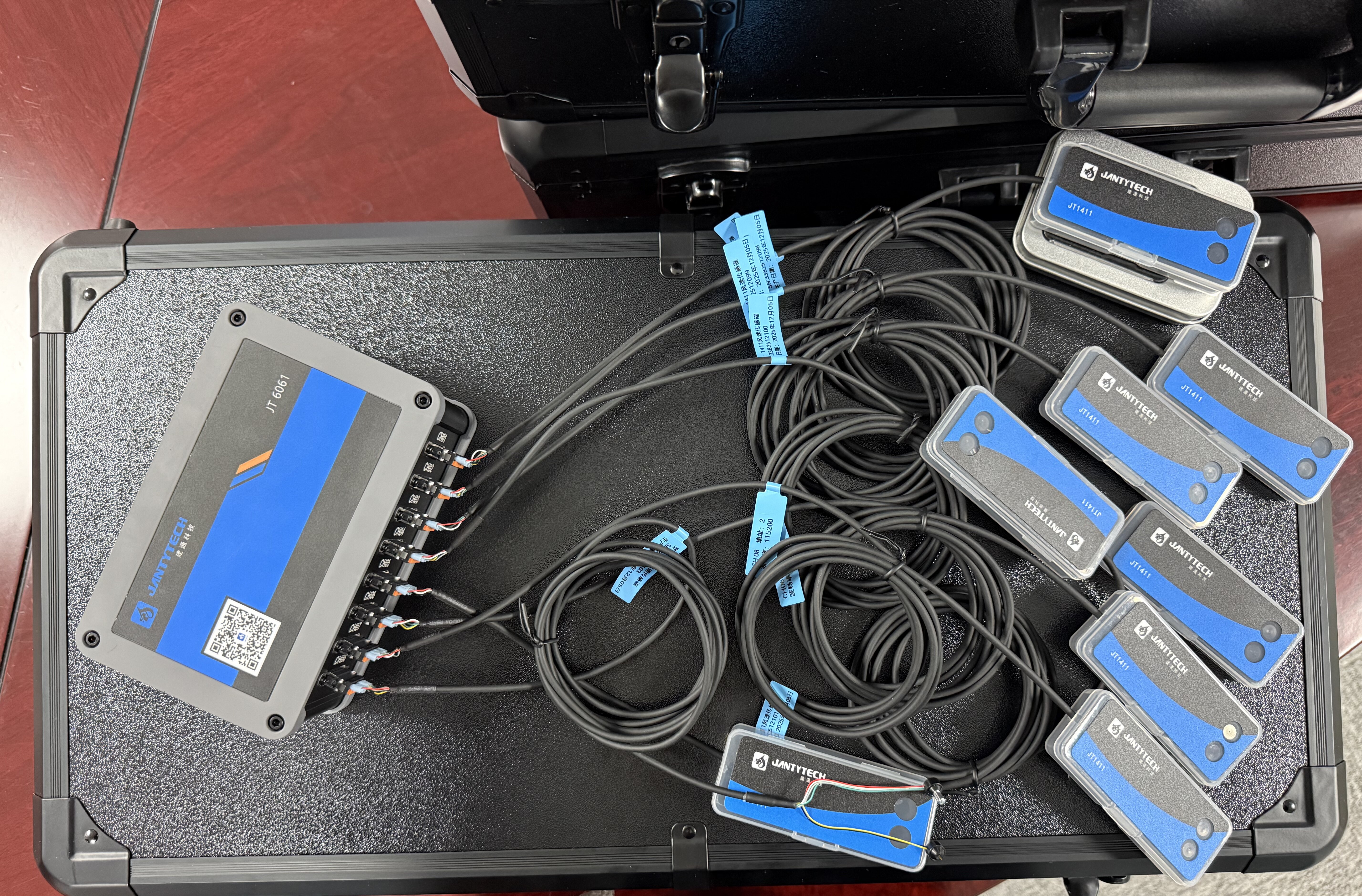 JT6061多通道風(fēng)速采集模塊+JT1411風(fēng)速傳感器-套裝-藍(lán)牙傳輸.jpg 中車某公司引入建通科技智能風(fēng)速測(cè)量裝置 賦能列車空調(diào)系統(tǒng)精準(zhǔn)運(yùn)維