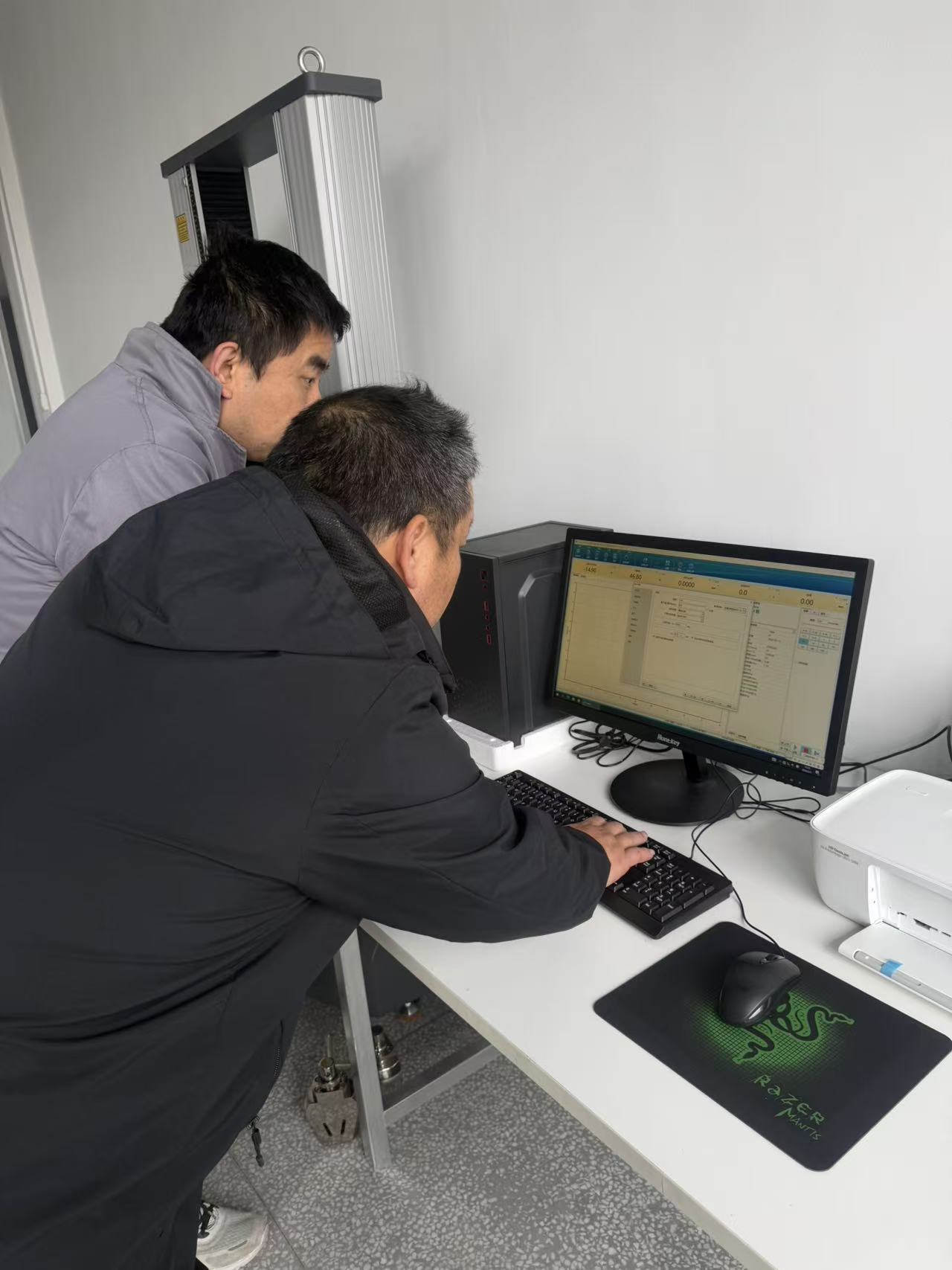 精準交付守初心 專業服務獲贊譽——拉力試驗機順利交付客戶